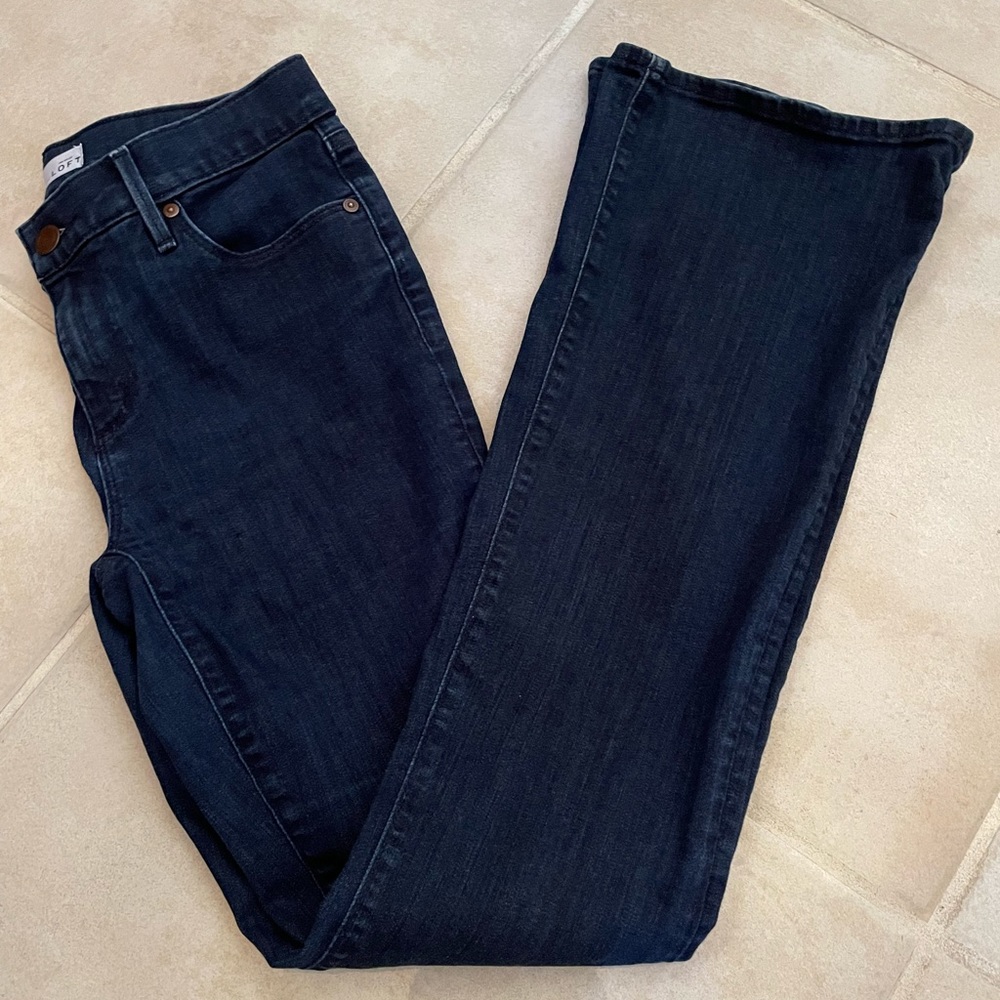 ANN TAYLOR LOFT DARK WASH FLARE JEANS 27/4